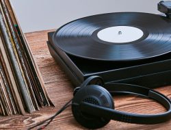 How to Shop for Vinyl Records Online (2025): Discogs, Ebay