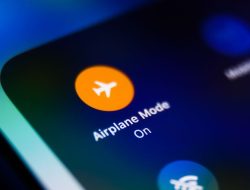 Is Airplane Mode on Flights Necessary or Outdated? (2025)